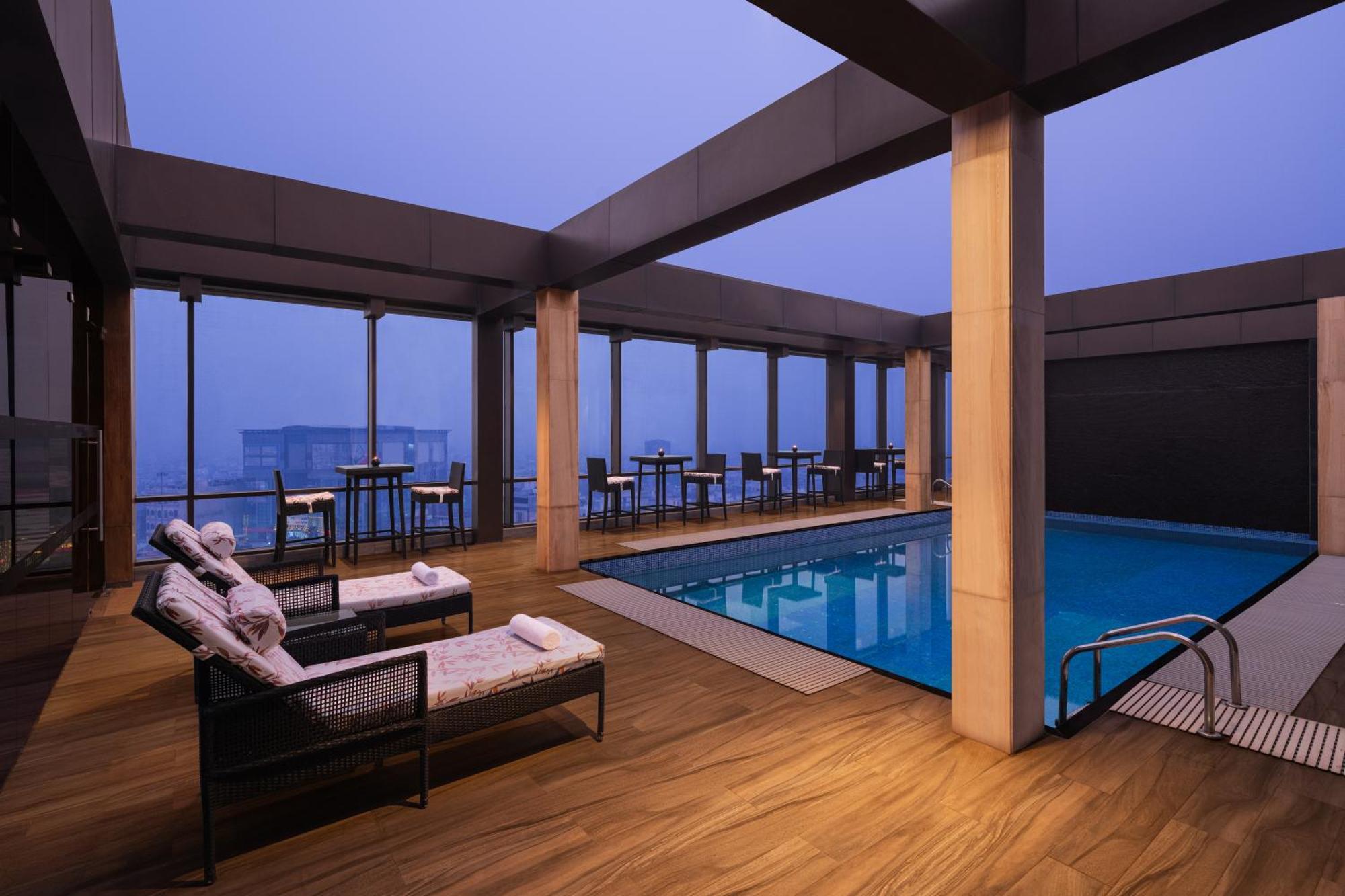 Courtyard By Marriott Amritsar Hotel Ngoại thất bức ảnh The pool at the hotel